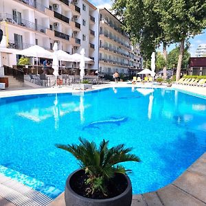 Complex Modern Mamaia